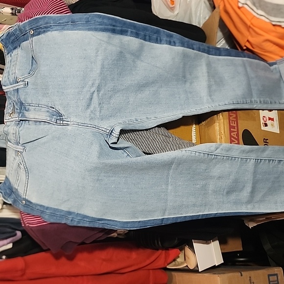 Guess size 30 jean Capris - Picture 3 of 6